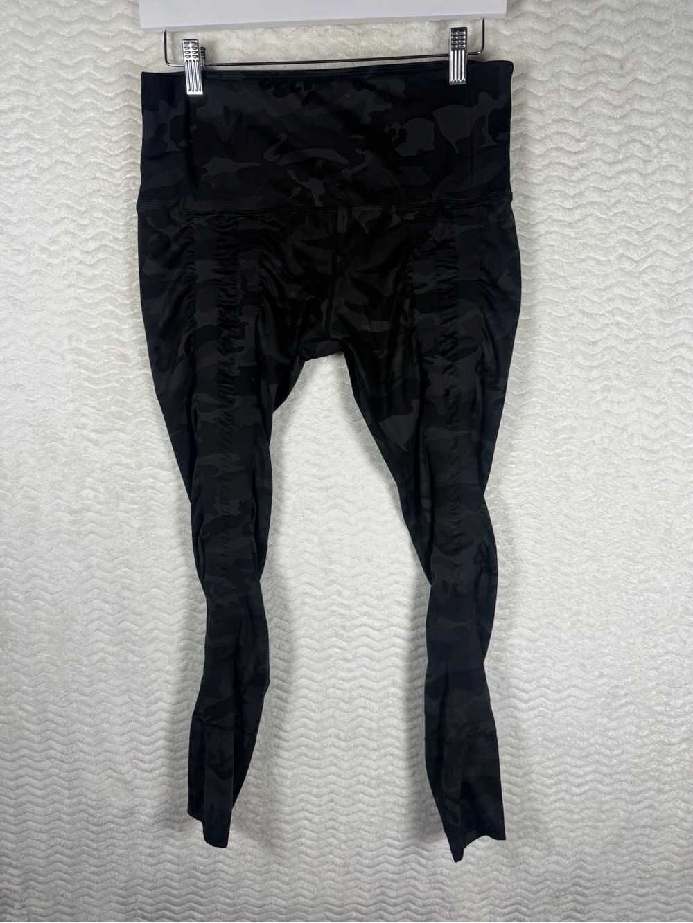 Sweetflexx High-Waist Black Camo Women's Leggings. Look tough at the gym.
🔥🔥🤩🤩😎😎